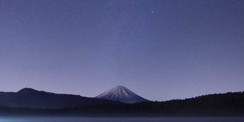 从双峰木业看现代极简风格中实木元素的运用与设计边界
