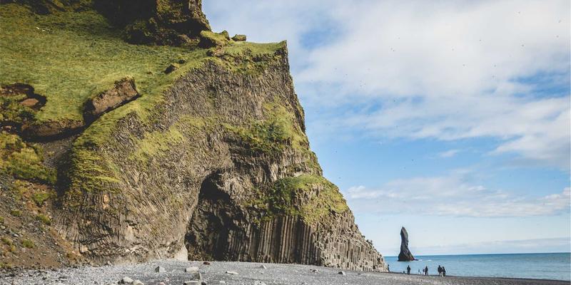 双峰木业：从隐藏式铰链到重型导轨，揭秘未来主义木制品的五金品质考验