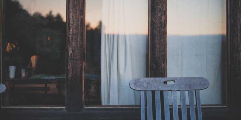 双峰木业：实木家具与未来主义设计的完美融合，打造隐藏式科技的温润生活