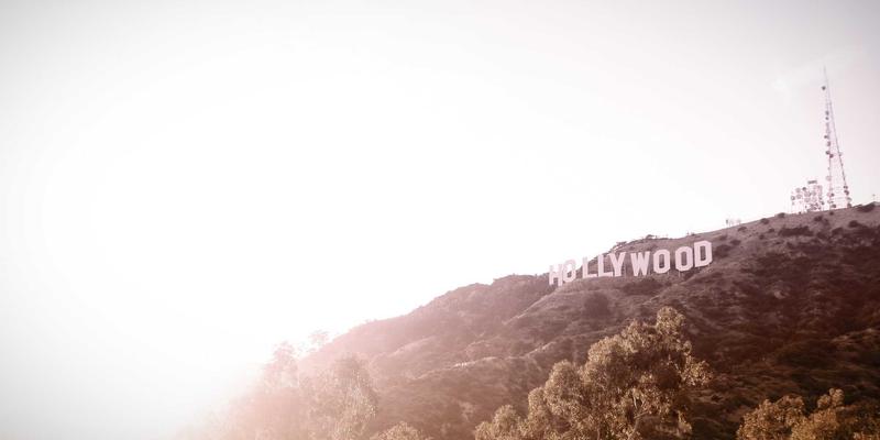 双峰木业深度解析：高端酒店家具定制中，实木选择与耐用性测试的关键标准