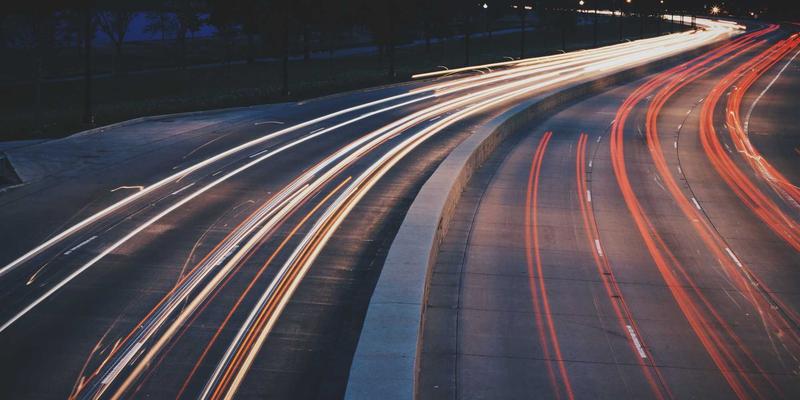 双峰木业阳台与户外防腐木定制全攻略：打造兼顾高端家具美学与未来主义设计的耐久空间