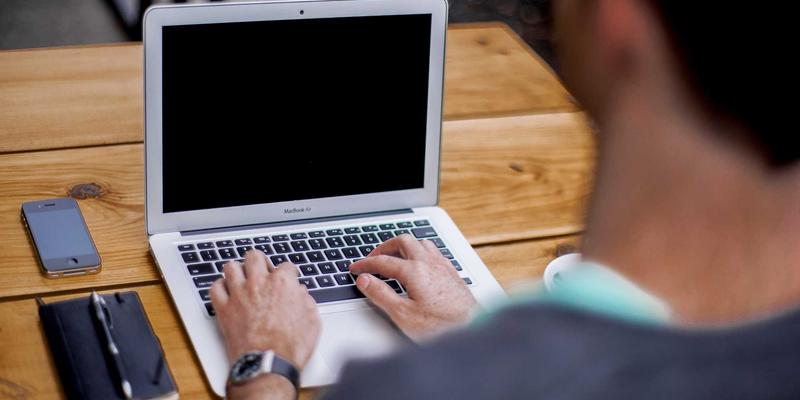 双峰木业高端家具定制：用木制品为咖啡馆书店打造独特品牌格调